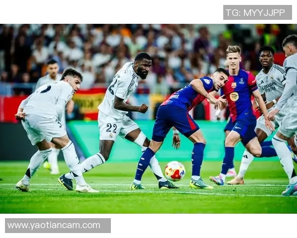 欧联杯激战巴萨逆转里昂绝杀瞬间引发争议判罚全场沸腾